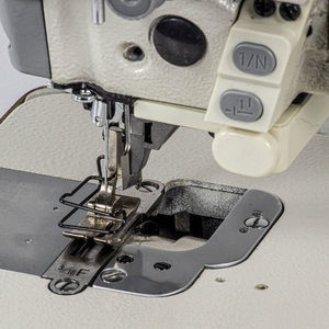Machine à coudre à point droit informatisée Siruba Dl7500 neuve : mécanisme d'alimentation par aiguille, dispositif <span class=keywords><strong>de</strong></span> coupe des bords et interface tactile - Product Image 5
