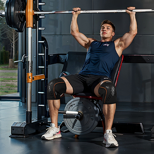 Genouillère de compression respirante en néoprène épais avec logo personnalisé, pour soulager la douleur et offrir une protection antidérapante lors des sports de musculation - Product Image 3