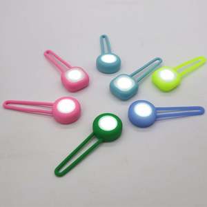 Colgante Luminoso Personalizado de Alta Calidad para Mascotas, Multicolor, para Exteriores, Luz LED para Perros, para Paseos Nocturnos, de Silicona - Product Image 1