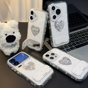 Funda Protectora para iPhone 16/17 Pro, Diseño de Corazón Hueco con Plumas, Lazo de Diamantes Brillantes, Soporte, Protección Completa y Antigolpes - Product Image 3