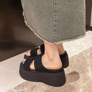 Sandales compensées personnalisées pour femmes avec strass, double bride, pailletées, rehaussantes, vente en gros - Product Image 6