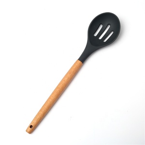 Kit d'ustensiles de cuisine en Silicone, nouveauté, usine, accessoires avec poignée en bois - Product Image 1