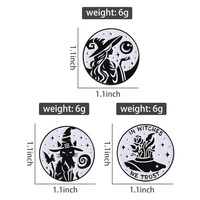 Dans les sorcières nous faisons confiance émail broche ronde sorcière chat métal broche revers insigne bijoux cadeau pour amis en gros