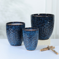 Pabrik OEM Grosir Pot Bunga Keramik Modern Kreatif Berlapis Glasir Ramah Lingkungan Desain Relief Retro untuk Tanaman Hijau di Rumah