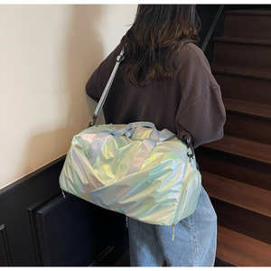 Sac à bandoulière décontracté et tendance, grande capacité, brillant et coloré, avec logo personnalisé, pour voyage, à bas prix, vente en gros - Product Image 6