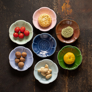Plato de cerámica con forma de flor, mini plato de porcelana con diseño de nube auspiciosa de seis pétalos para té, postres, frutas y fiestas. - Product Image 3