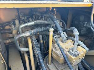 Excavatrice d'occasion Caterpillar 330D2 d'origine japonaise, modèle 2021, 30 tonnes, capacité de godet de 1,6 m, pompe hydraulique, pour travaux de construction - Product Image 6