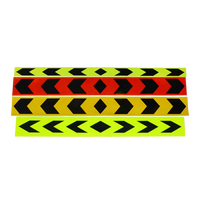 Bande réfléchissante jaune fluorescente avec flèche noire, autocollant d'avertissement réfléchissant pour pare-chocs de camion