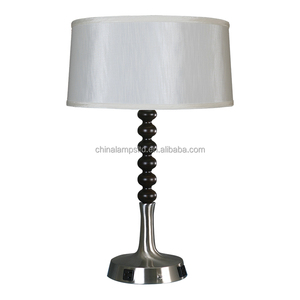 Lámpara de Noche Moderna de Metal y Vidrio para Hoteles, Lámpara de Escritorio de Níquel Cepillado con Pantalla de Tela Blanca y Cuerpo de Hierro - Product Image 2