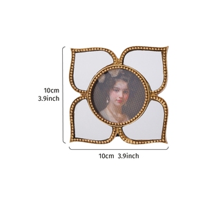 <span class=keywords><strong>Cornice</strong></span> Portafoto Vintage Popolare in Resina, <span class=keywords><strong>Cornice</strong></span> Barocca Intagliata <span class=keywords><strong>Dorata</strong></span>, Decorazione Estetica da Tavolo e da Parete per Studio, Oggetto di Scena, Decorazioni Nuziali, All'ingrosso - Product Image 5