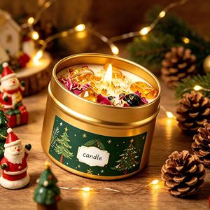 Bougie parfumée de Noël en cire de soja écologique avec logo personnalisé, dans une boîte en métal doré avec des fleurs séchées et des accents ambrés, ensemble cadeau de décoration de Noël - Product Image 6