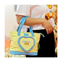 Sac fourre-tout Teddy Island sous licence jaune et bleu avec bordure en forme de cœur et broderie d'ours, sac à main léger pour le campus et les trajets quotidiens