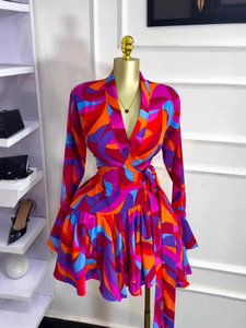 Abito da donna 2026 - Elegante gonna corta plissettata <span class=keywords><strong>a</strong></span> <span class=keywords><strong>maniche</strong></span> <span class=keywords><strong>lunghe</strong></span> con stampa dolce - Product Image 1