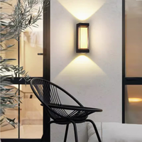 Lámpara de Pared Exterior Moderna de Aluminio Fundido a Presión con Iluminación de Tres Lados IP54 para Porche y Jardín, Aplique de Pared Exterior E27