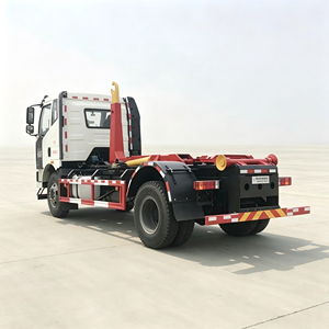 รถบรรทุก FAW Jiefang 4x2 แบบ Hook lift พร้อมระบบไฮดรอลิก Roll‑Off สำหรับบรรทุกตู้คอนเทนเนอร์แบบถอดได้ ใช้สำหรับเก็บขยะในงานสุขาภิบาล - Product Image 5