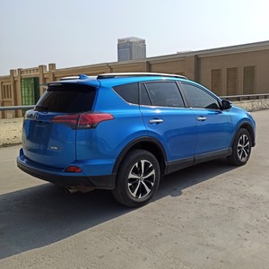 Toyota RAV4 d'occasion 2017, conduite à gauche, SUV, essence/éthanol, automatique - Product Image 4