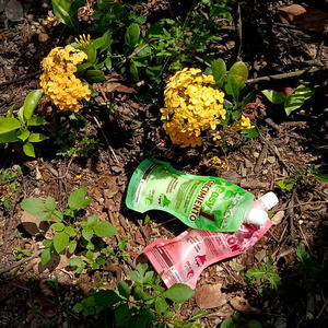 ถุงพลาสติกพีอีพิมพ์สี  แบบมีซิปล็อค  ชนิดตั้งได้  พร้อมจุกสำหรับใส่ปุ๋ย  ยาฆ่าแมลง  และของเหลวอื่นๆ - Product Image 6