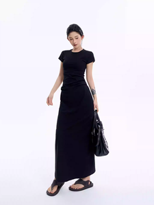 Abito da donna a maniche corte con scollo rotondo arricciato, vita sottile e gonna lunga a trapezio che snellisce. - Product Image 2