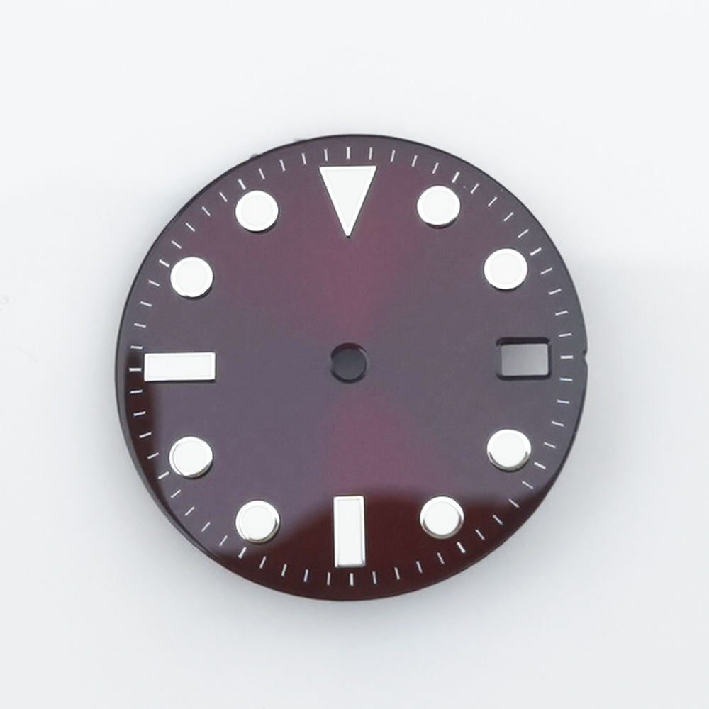 สีแดงเข้ม