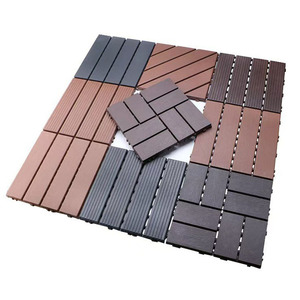 Azulejos de cubierta entrelazados Acabado de grano de madera de plástico Pisos impermeables para exteriores Uso en todos los climas - Product Image 2