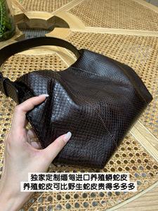 Sacs jeunes de la meilleure qualité en polyester design personnalisé style unique avec motif rayé à la mode avec fermeture à glissière à deux poignées - Product Image 5
