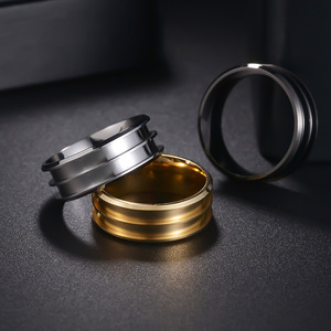 Bague en acier inoxydable sur mesure pour hommes et femmes, design simple et élégant, plaquée or, idéale pour mariage ou cadeau de fête - Product Image 2