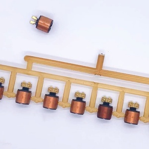 Machine d'injection à vis basse pression à rendement stable pour applications de câbles et de circuits imprimés - Product Image 1