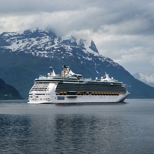 Transporte Marítimo FCL para Mercancías Especiales (Peligrosas) - Destinos Globales Contenedores 20GP/40HQ Seguro Incluido Mejor Precio - Product Image 1