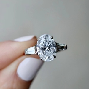Custom GRA oval moissanite diamantes 18K oro blanco trilogía compromiso boda joyería fina anillos moissanite anillo - Product Image 4