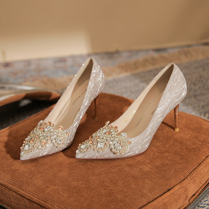 6681-22 Escarpins de mariée à bout pointu et talon aiguille, ornés de strass scintillants, super hauts (8 cm), doublure en satin - Product Image 1