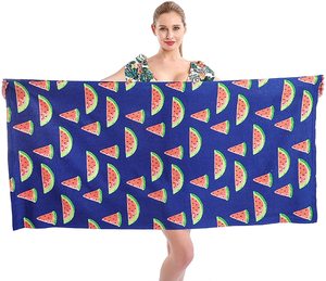 Toalla de playa de microfibra de secado rápido con estampado de nombre personalizado de fábrica Toalla de playa sin arena de verano con logotipo - Product Image 1