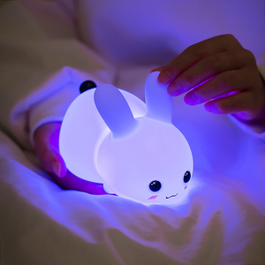 Veilleuse créative mignonne en silicone Pat Lampe de chevet pour alimentation de bébé en forme de lune pour un usage domestique Vente en gros d'usine - Product Image 2