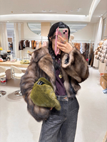 Manteau court en fourrure de vison pour femme, style élégant et noble, vêtement d'extérieur de luxe en véritable fourrure de vison avec dégradé de couleurs naturel