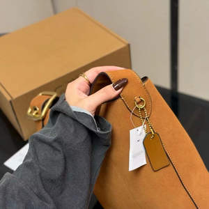 กระเป๋าโท้ทหนังแท้ลายตัวอักษร ดีไซน์หรูหรา สำหรับผู้หญิง ฤดูร้อน ชายหาด กันน้ำ ความจุขนาดใหญ่ - Product Image 3