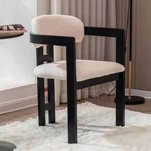 Sillas <span class=keywords><strong>de</strong></span> Comedor Modernas con Reposabrazos <span class=keywords><strong>de</strong></span> Madera Maciza, Sillas Laterales con Cojín Tapizado Suave para el Hogar, Restaurante, Cafetería - Product Image 4