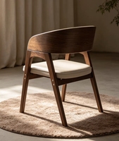 Chaise de salle à manger moderne de luxe légère en bois massif avec accoudoirs, dossier et assise en cuir pour la maison, les restaurants et les hôtels, noire