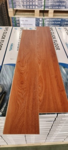 Revêtement de <span class=keywords><strong>sol</strong></span> SPC à clic couleur bois, revêtement de <span class=keywords><strong>sol</strong></span> LVT, <span class=keywords><strong>carrelage</strong></span> <span class=keywords><strong>vinyle</strong></span> de luxe 6 mm, <span class=keywords><strong>sol</strong></span> SPC à clic avec IXPE pour salon - Product Image 2