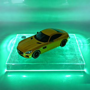 Base de exhibición acrílica de alta calidad con iluminación LED RGB para modelos de coches a escala. - Product Image 1