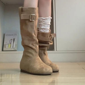 Botines de moda para mujer con diseño exclusivo, estilo holgado y versátil, con efecto fruncido y apilado, punta redonda, tacón invisible que aumenta la altura y estiliza la figura. - Product Image 1