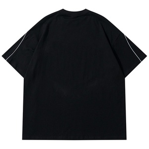 เสื้อยืดผู้ชายผ้าฝ้ายสีดำทรงโอเวอร์ไซส์สไตล์วินเทจสตรีทแวร์ แต่งขอบตัดสี ทรงหลวม ใส่สบาย เหมาะกับฤดูร้อน - Product Image 2