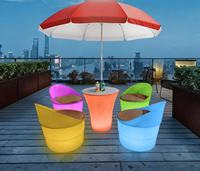 Modernes Langlebiges Wasserfestes PP-Material Outdoor-Möbelset mit Sofa und Esstisch sowie Gartenstühlen für Hotel und Wohnzimmer