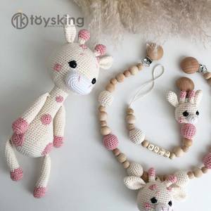 Ensemble hochet et <span class=keywords><strong>attache</strong></span>-sucette en crochet <span class=keywords><strong>girafe</strong></span> - Coffret cadeau pour nouveau-né avec anneau de dentition bio, jouet sensoriel de sécurité pour bébé, 0-3 mois - Product Image 1