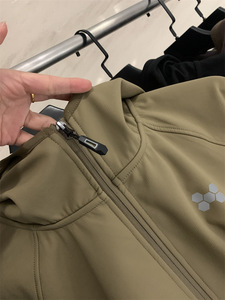 Top grade versione autunno moda <span class=keywords><strong>uomo</strong></span> calda a prova di vento fodera in pile con cappuccio logo personalizzato esterno impermeabile impermeabile <span class=keywords><strong>trench</strong></span> - Product Image 2