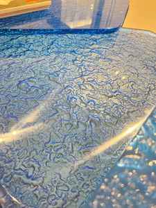 Vente directe d'usine Design italien Ondulation de l'eau Ensemble de table en acrylique Irrégularité à usage domestique Table d'extrémité en acrylique bleu - Product Image 4