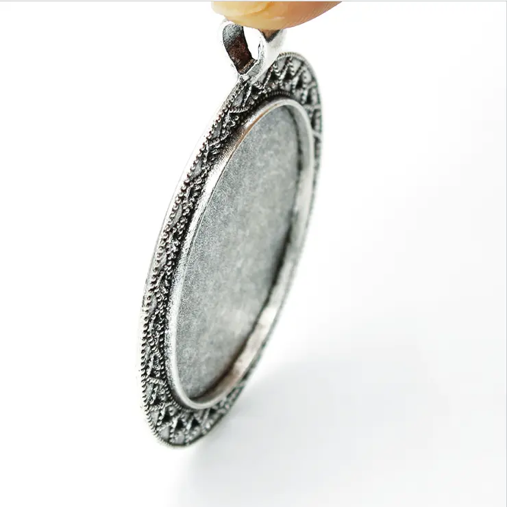 Vendita calda 35mm accessori fai da te in rilievo vassoio pendente gioielli in lega ovale in acciaio inossidabile antico ciondolo Base telaio cavo