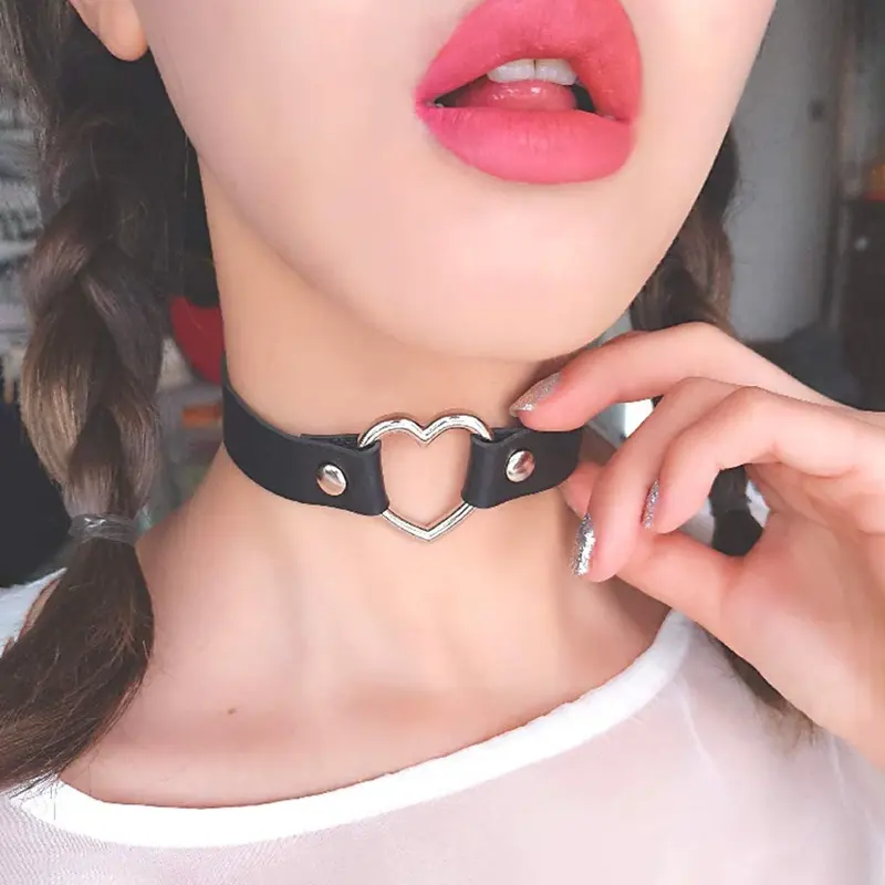 Love Heart Adjustable PU Leather Choker Women's Short Collarbone Necklace Collar Chain