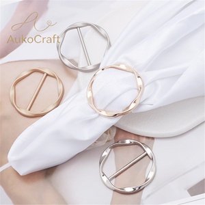 Strakke, stijlvolle, gecoate metalen T-bar gesp voor dames T-shirt, strikclip, zoomclip, riemversteller, sjaalpin model - Product Image 6