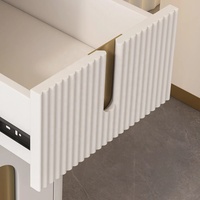 Meuble-lavabo de salle de bain personnalisé en bois massif moderne rayé cannelé porte design or avec comptoir en marbre évier simple armoire flottante