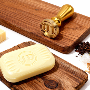 ผู้ผลิตแม่พิมพ์ตราประทับโลโก้สบู่ทองเหลืองแบบกำหนดเอง - แม่พิมพ์ลายนูนความแม่นยำสูงสำหรับสบู่ทำมือ - Product Image 4