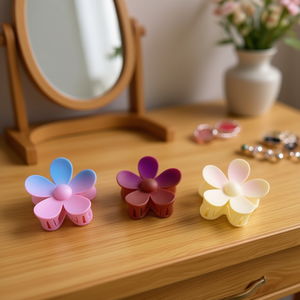 Fermaglio per capelli a forma di fiore a cinque petali satinato bicolore da 8 cm - Product Image 3